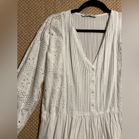 Zara | Eyelet Cotton Midi Dress Pleated Detail | US S - Picture 2 of 5